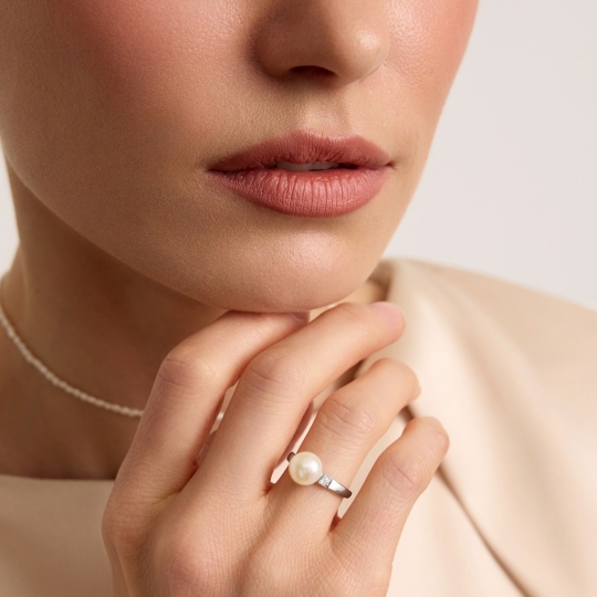 Кольцо из серебра с фианитами 