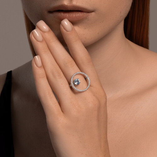 Кольцо из серебра с фианитами 