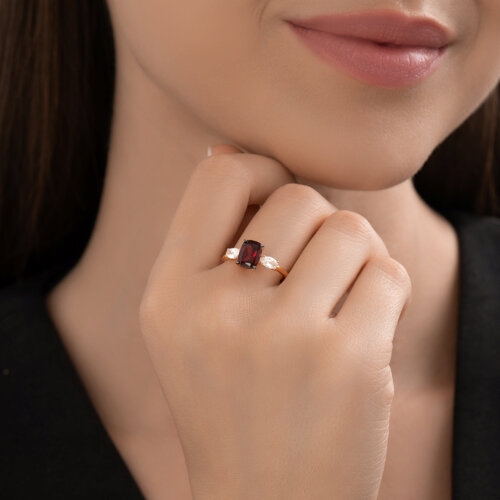 Кольцо из серебра с золотой вставкой и бриллиантом