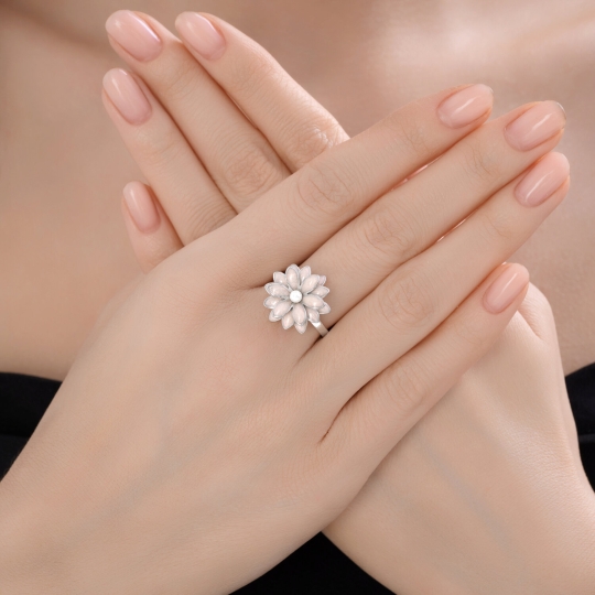 Кольцо из серебра с гранатами и фианитами