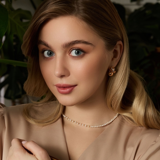 Бусы из жемчуга с золотыми вставками 