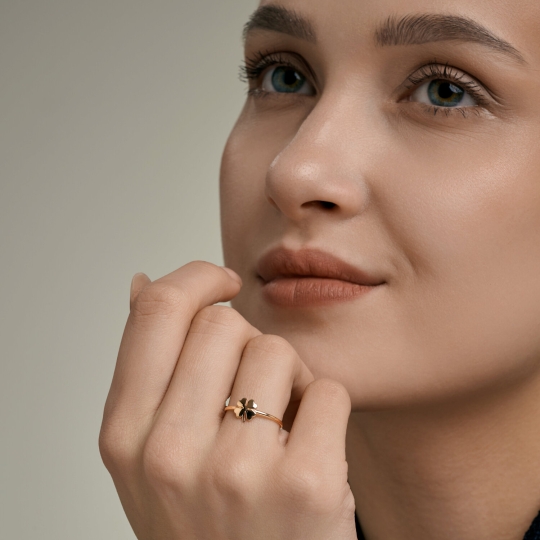 Кольцо из золота на фалангу