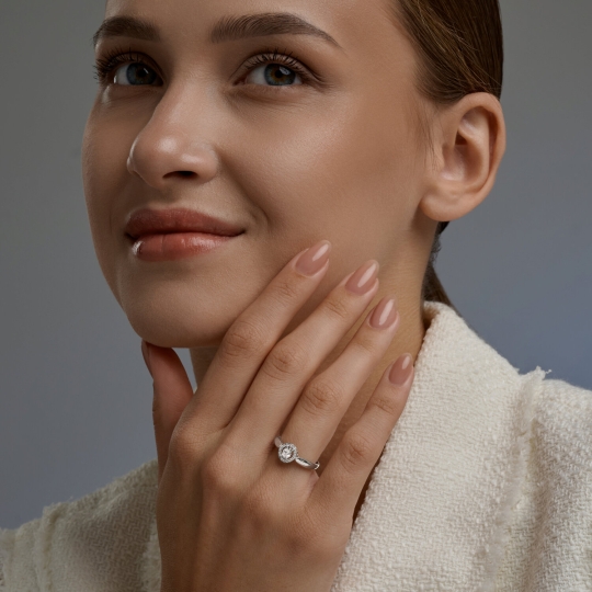 Кольцо из серебра с выращенными бриллиантами