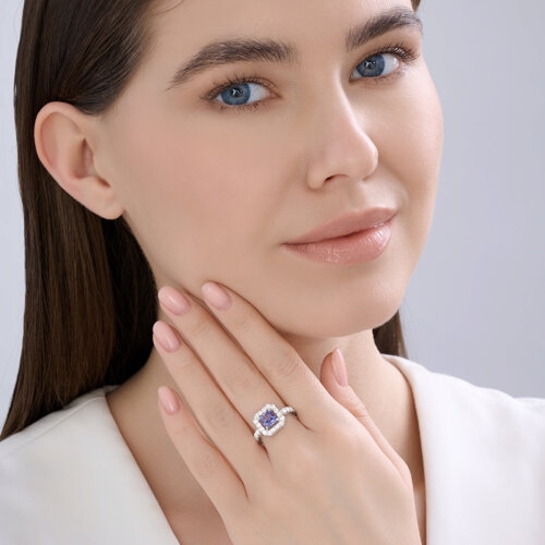 Кольцо из серебра с фианитами