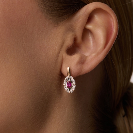 Серьги из золота с бриллиантами и изумрудами