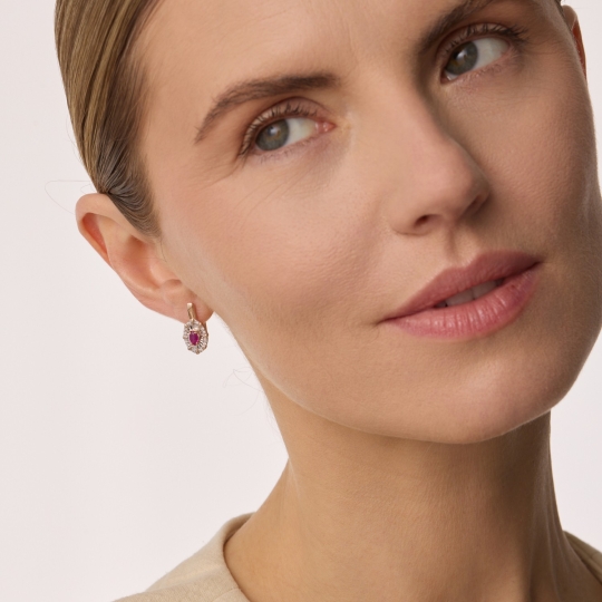 Серьги из золота с бриллиантами и изумрудами