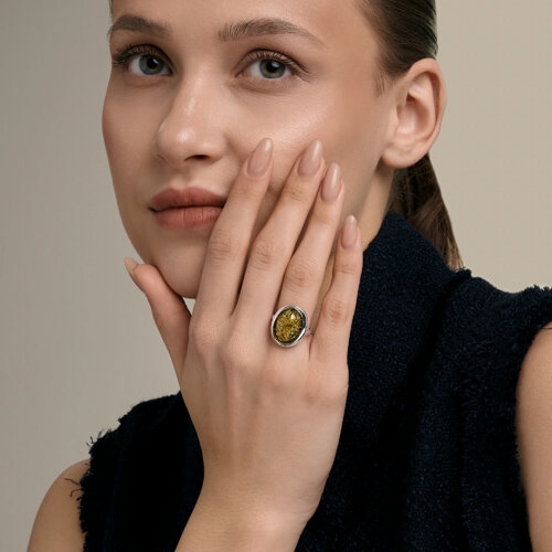 Кольцо из серебра с янтарем