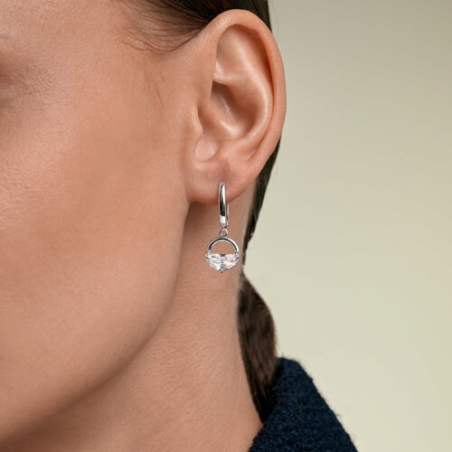 Серьги из серебра с хризолитами и фианитами