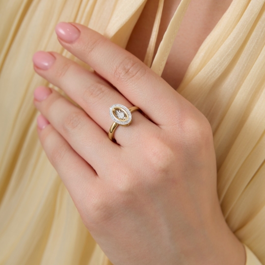 Кольцо из золота с фианитами