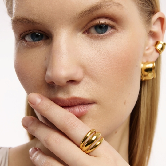 Кольцо из серебра с фианитами