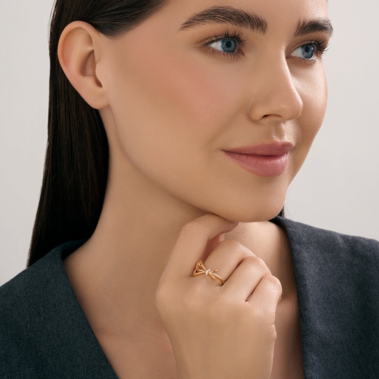 Кольцо из золота с танзанитом и фианитами