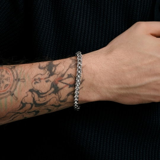 Браслет из кожи со вставками из стали