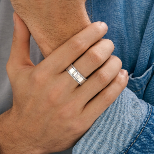 Кольцо из серебра с фианитами