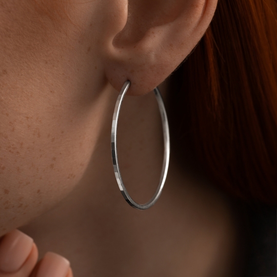 Одиночная серьга из серебра с фианитами "Змея"