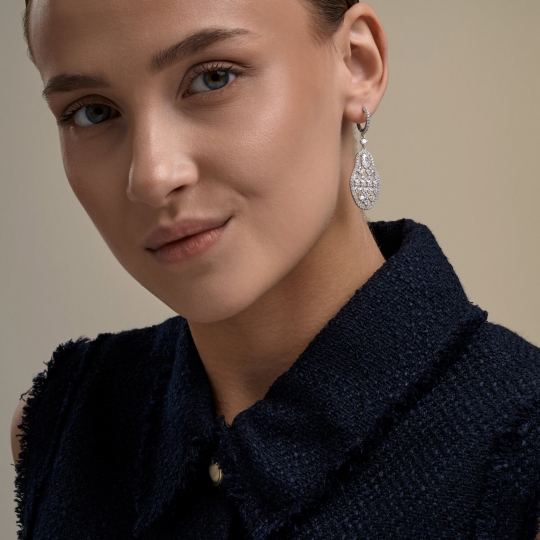 Брошь из серебра с фианитами 