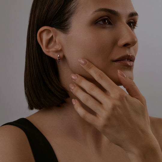 Серьги из серебра с позолотой, эмалью и фианитами