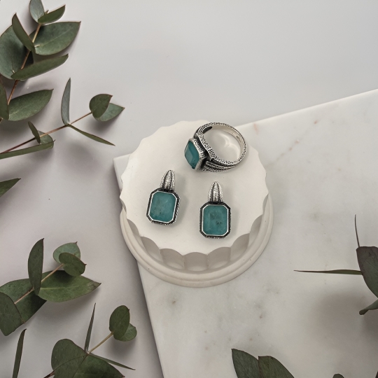 Серьги из серебра с чернением и кварцами