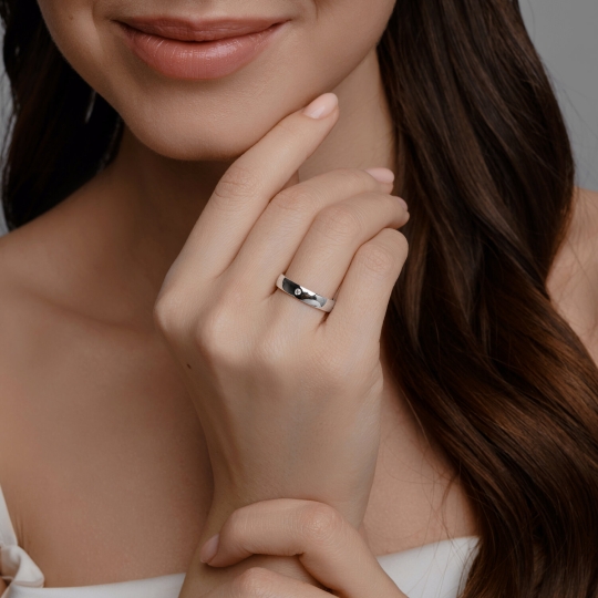 Кольцо из золота с фианитом