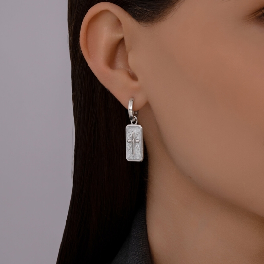 Серьги из серебра с фианитами