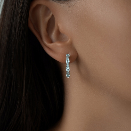 Серьги из серебра с фианитом