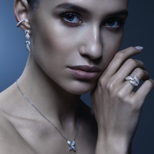 Кольцо из серебра с фианитами