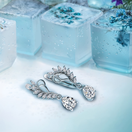 Серьги из серебра с ювелирными кристаллами