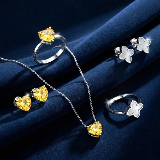 Серьги из серебра с позолотой и фианитами