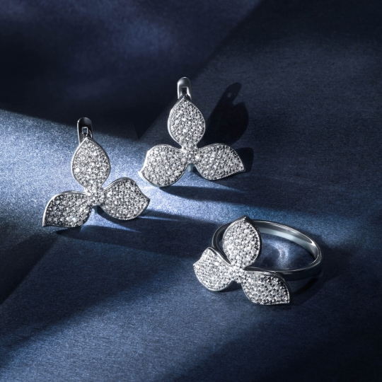 Серьги из серебра с фианитами