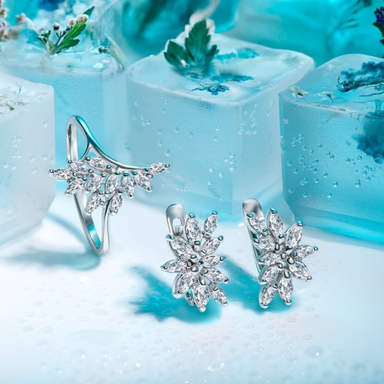 Серьги из серебра с фианитами
