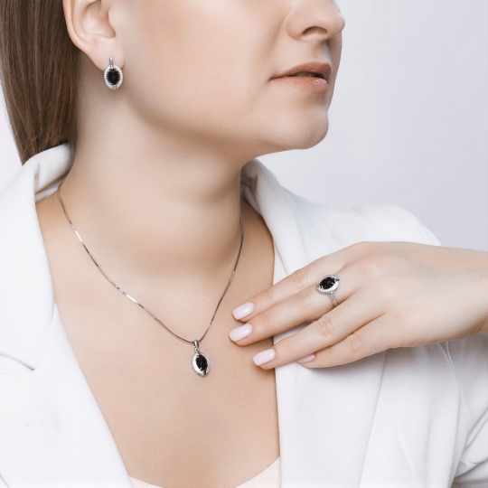 Серьги из серебра с ювелирными кристаллами