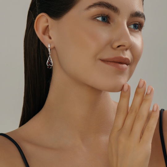 Серьги из серебра с рубинами, эмалью и фианитами
