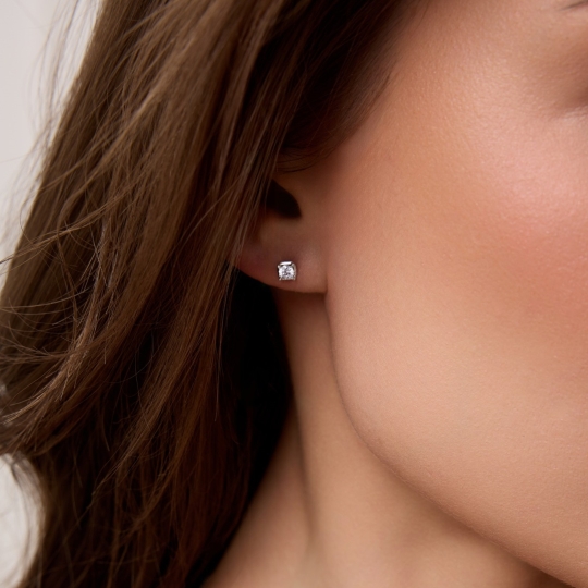 Серьги из белого золота с выращенными бриллиантами