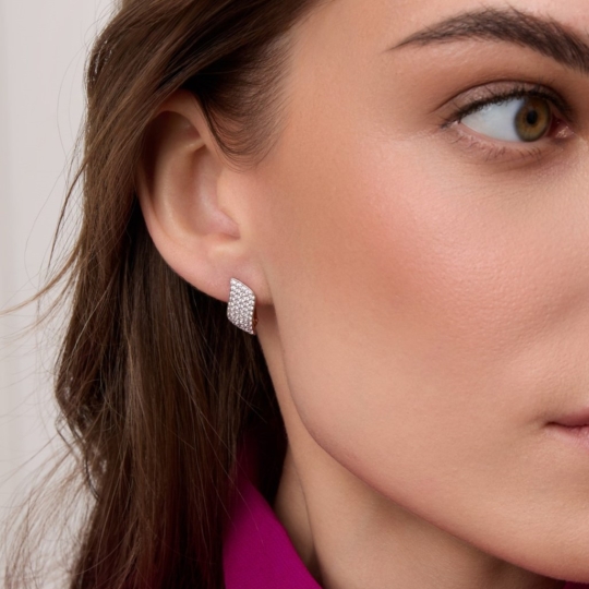 Серьги из золота с черными бриллиантами