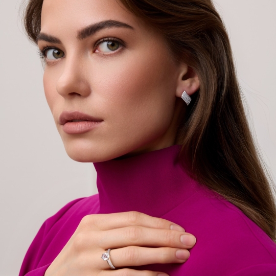 Серьги из золота с черными бриллиантами