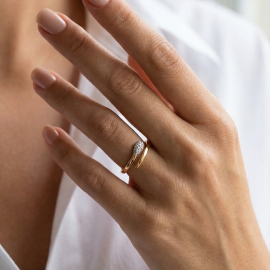 Кольцо из золота с фианитами