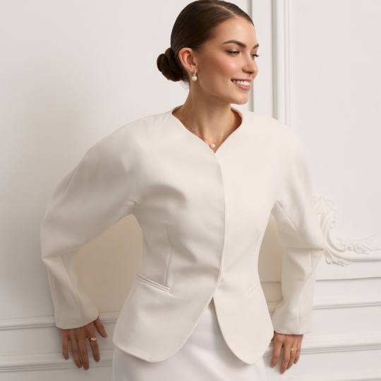 Кольцо из золота с янтарём и фианитами