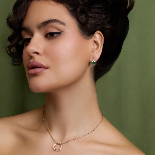 Серьги из золота с бриллиантами и изумрудами