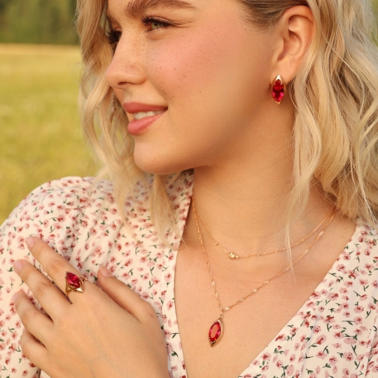 Подвеска из золота с рубиновым корундом