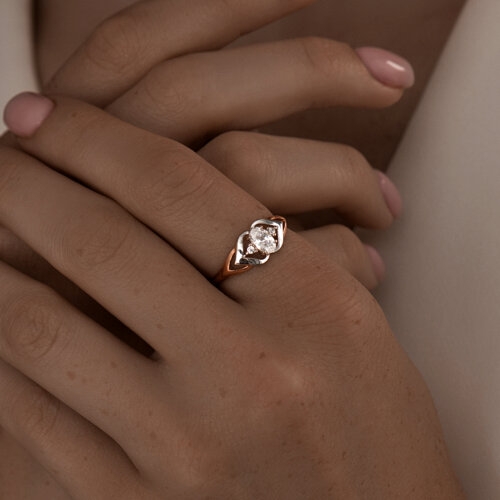 Кольцо из серебра с чернением и бриллиантом