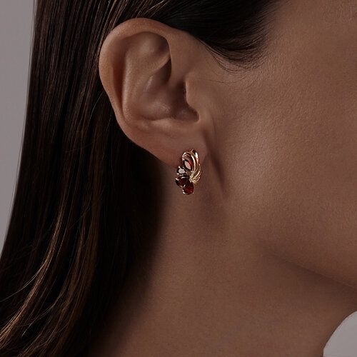 Серьги из золота с алмазной гранью и бриллиантами