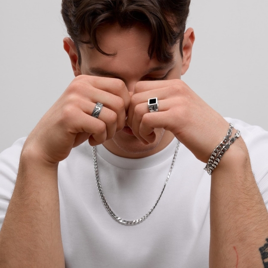 Кольцо-печатка из серебра с ониксом