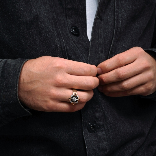 Кольцо из золота с ониксом и фианитами