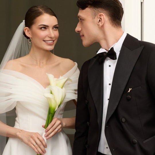 Кольцо из золота с фианитом