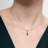 Подвеска из золота с изумрудом