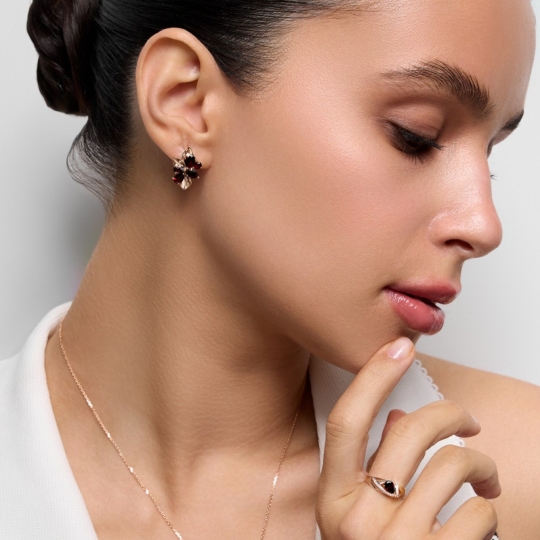 Серьги из золота с гранатами 