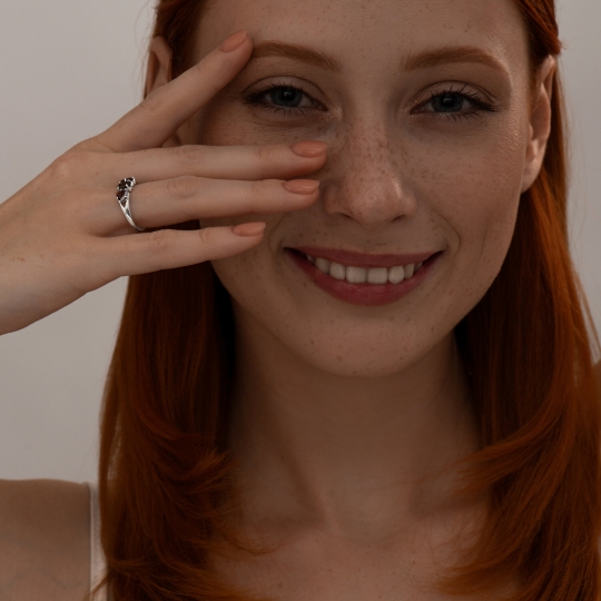 Серьги из серебра с гранатами и раухтопазами