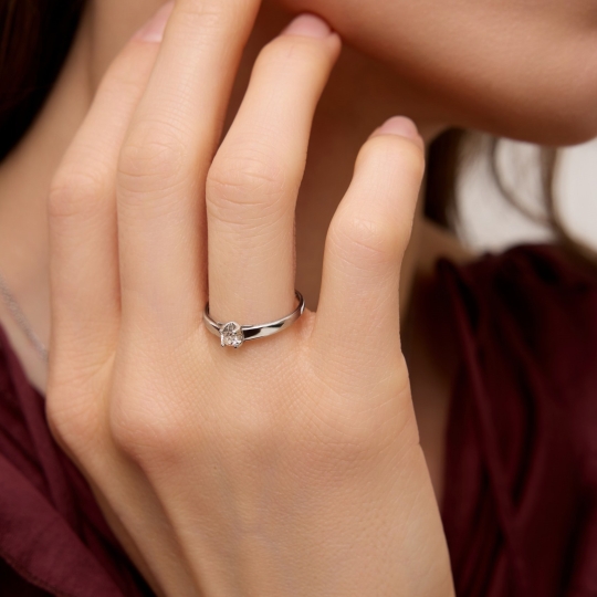 Кольцо из золота с фианитами