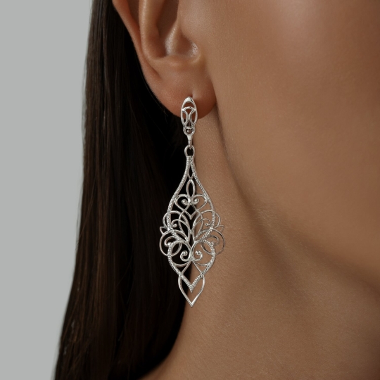 Одиночная серьга из серебра с фианитом