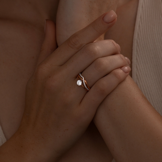 Кольцо из серебра с фианитами 