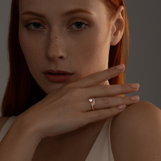 Кольцо из серебра с фианитами 